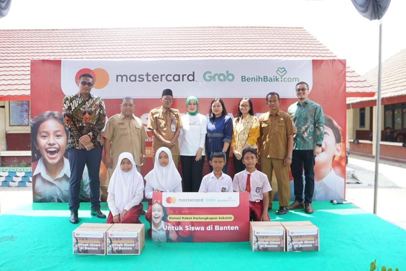 Mastercard Beri Bantuan 2.400 Siswa di Banten